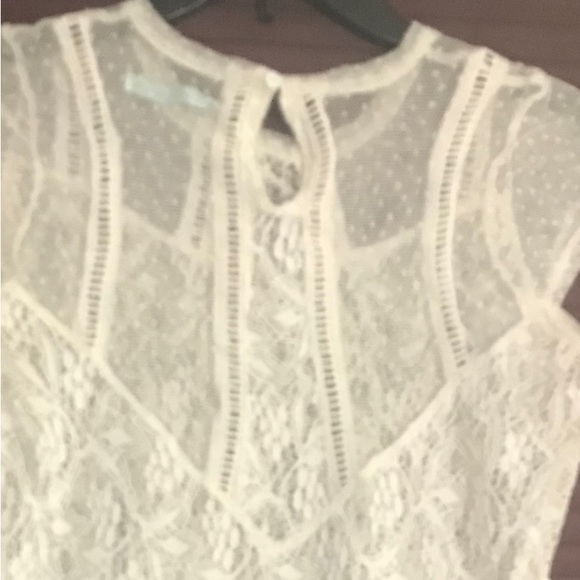 Women’s Lace Top - Picture 3 of 6
